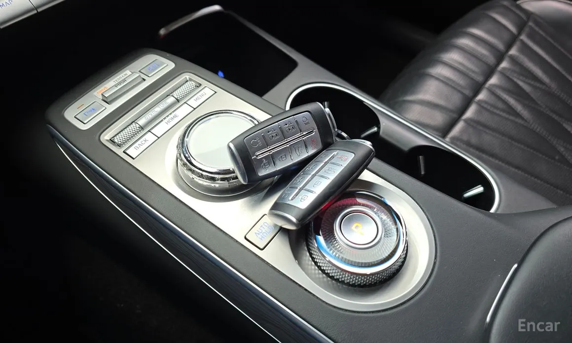 Фото 9 - Genesis GV70