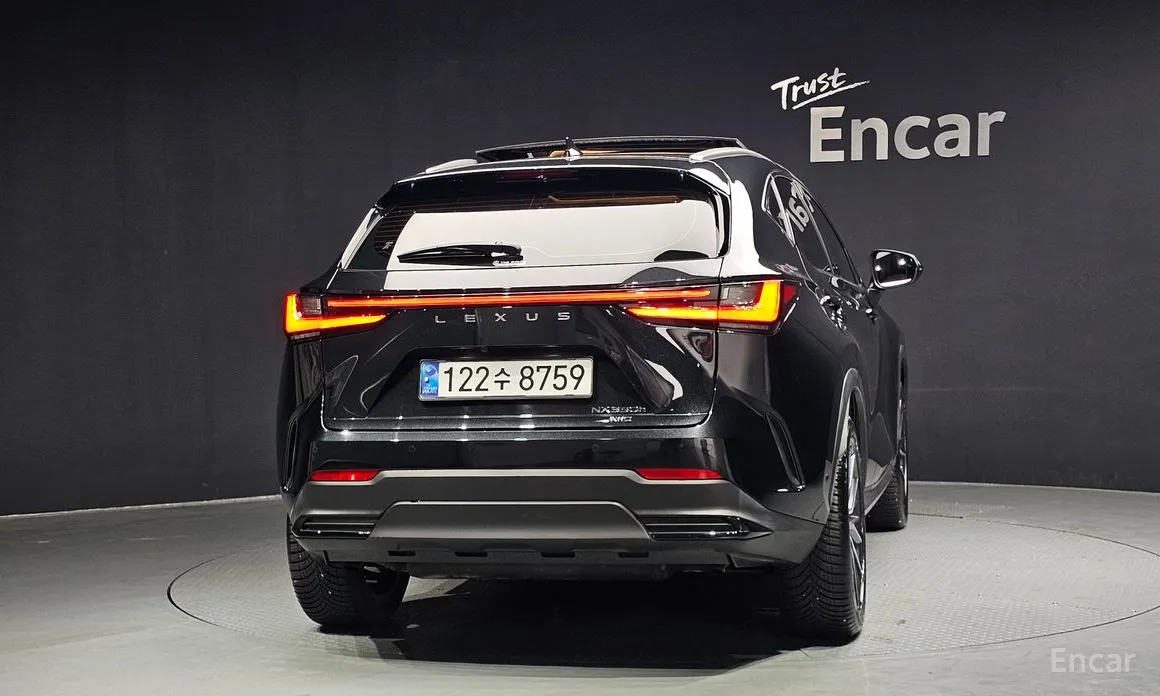 Фото 4 - Lexus NX