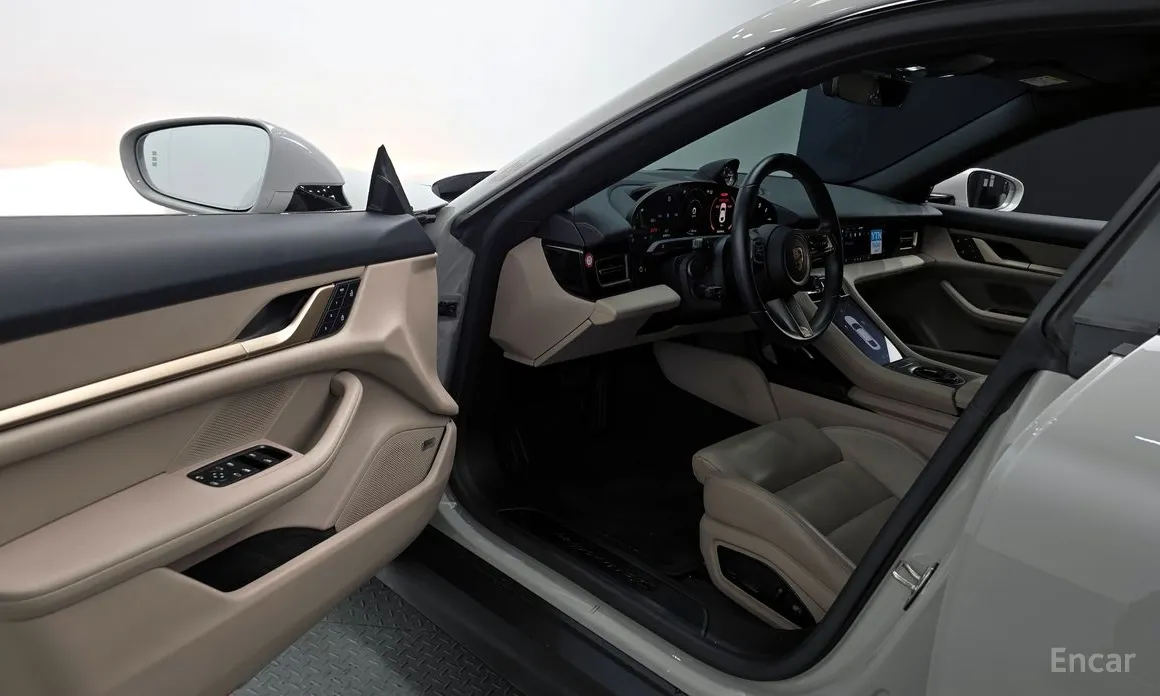 Фото 11 - Porsche Taycan