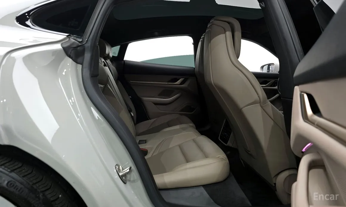 Фото 12 - Porsche Taycan