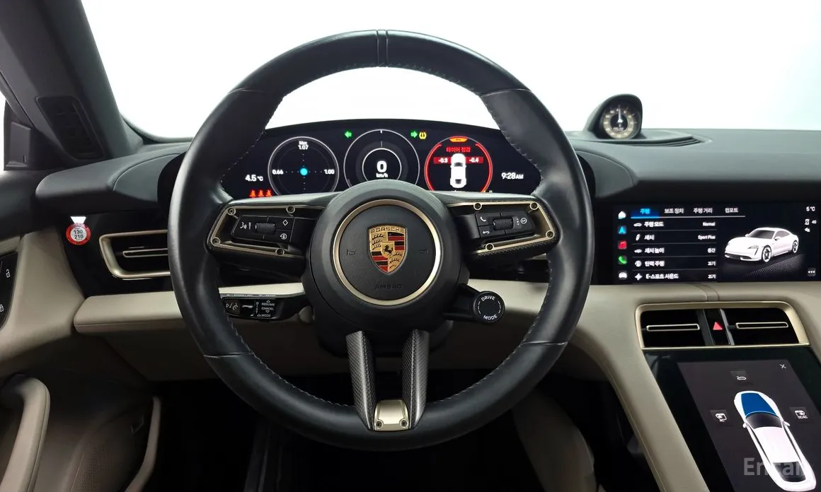 Фото 13 - Porsche Taycan