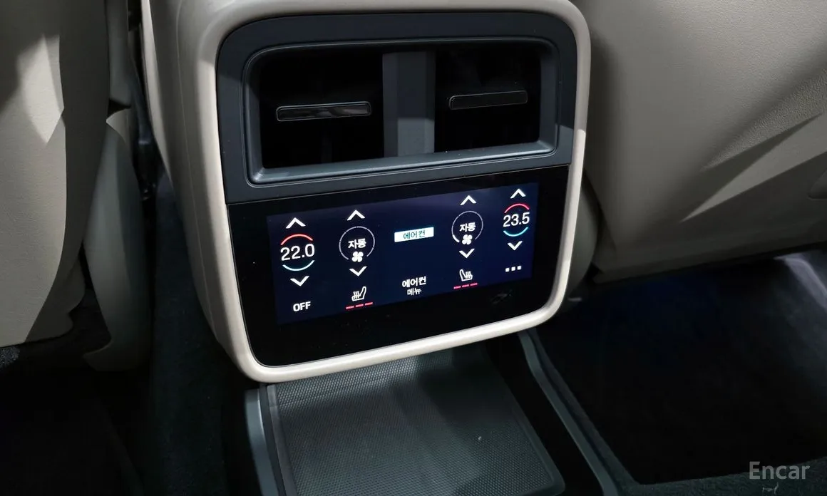 Фото 19 - Porsche Taycan