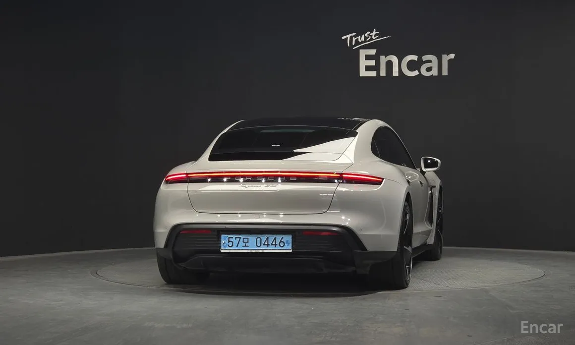 Фото 4 - Porsche Taycan