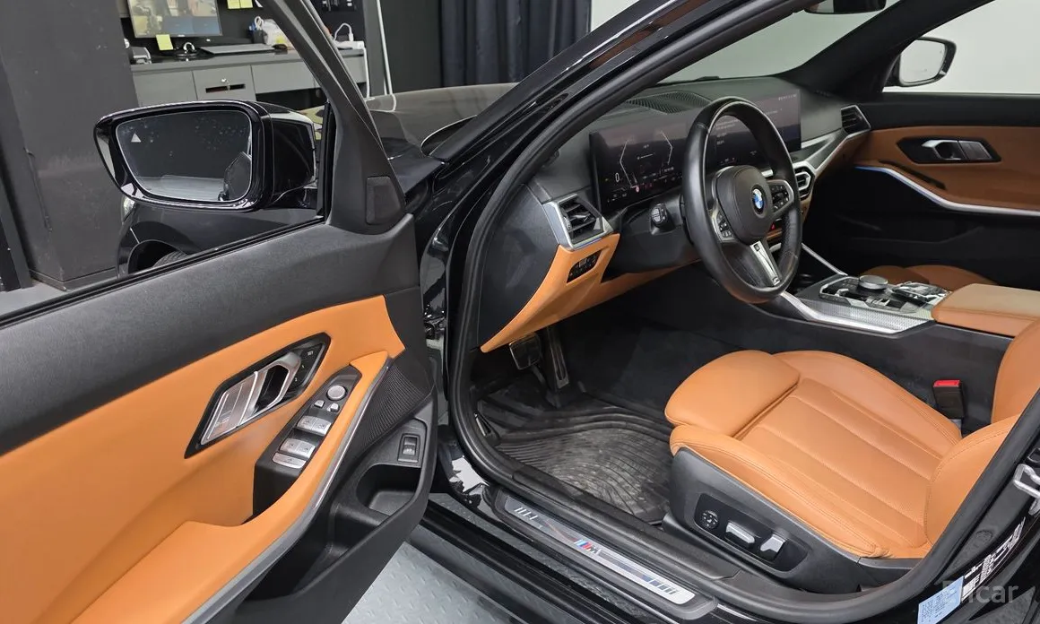 Photo 10 - BMW 3 Series