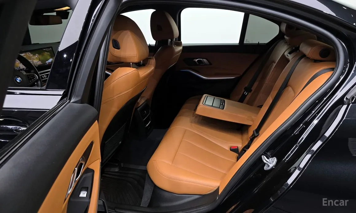 Photo 20 - BMW 3 Series