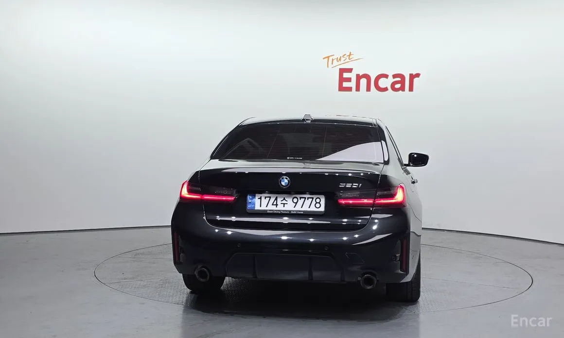 Photo 4 - BMW 3 Series