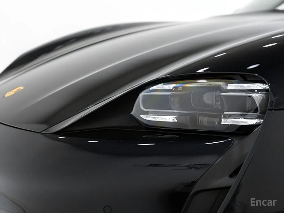 Фото 11 - Porsche Taycan