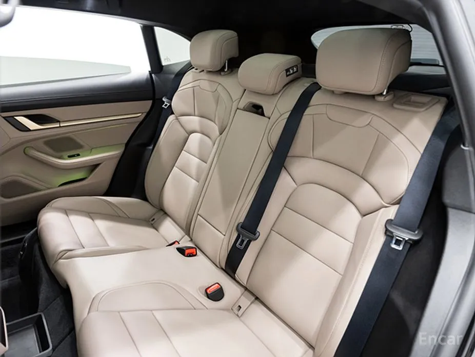 Фото 17 - Porsche Taycan