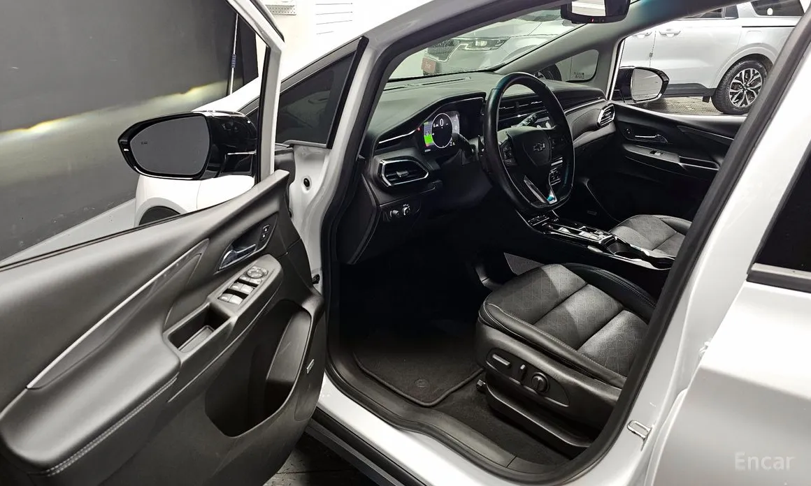 Photo 10 - Chevrolet Bolt EV