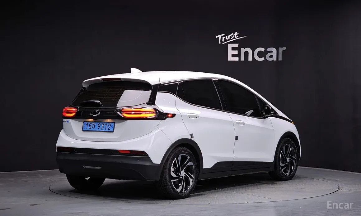 Photo 2 - Chevrolet Bolt EV