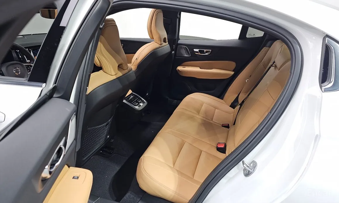 Фото 17 - Volvo S60