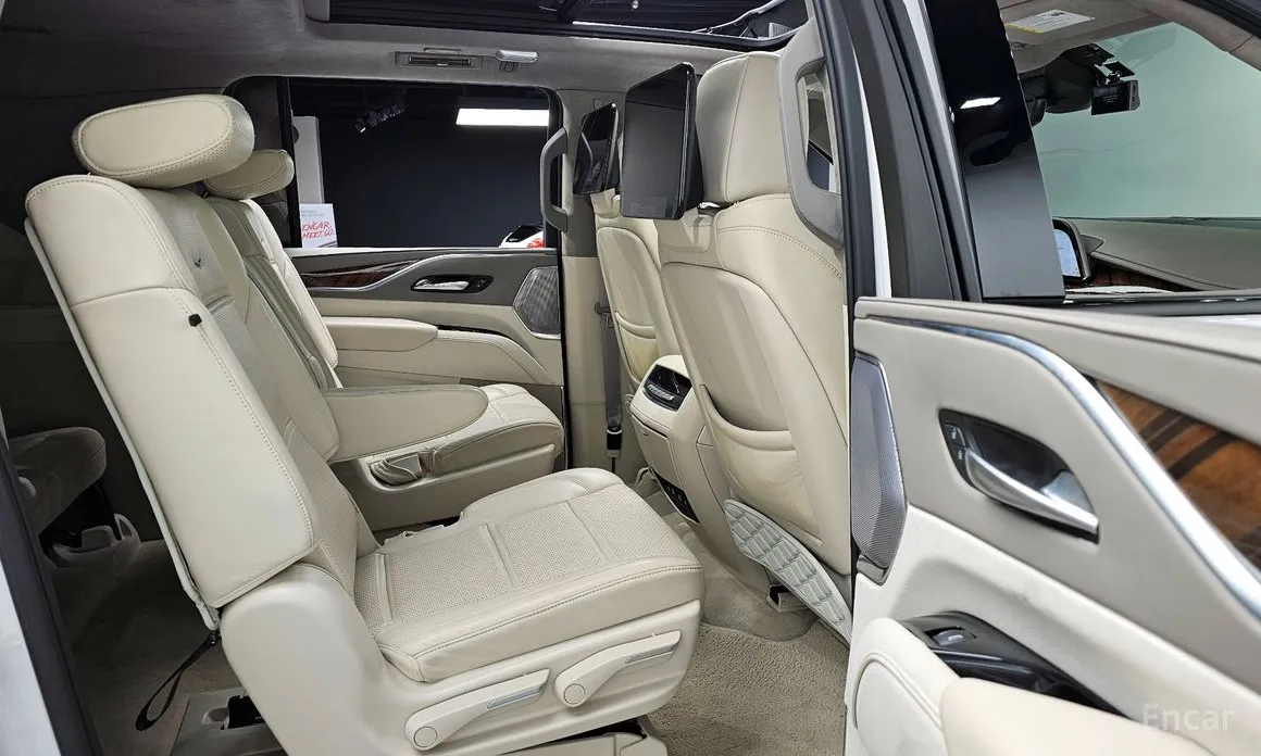 Фото 11 - Cadillac Escalade