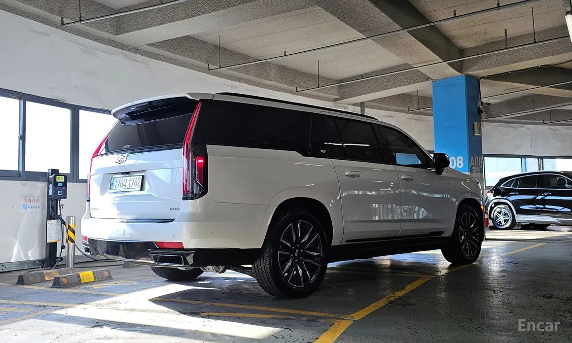 Фото 2 - Cadillac Escalade