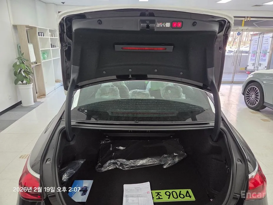 Фото 17 - Mercedes-Benz E-Class