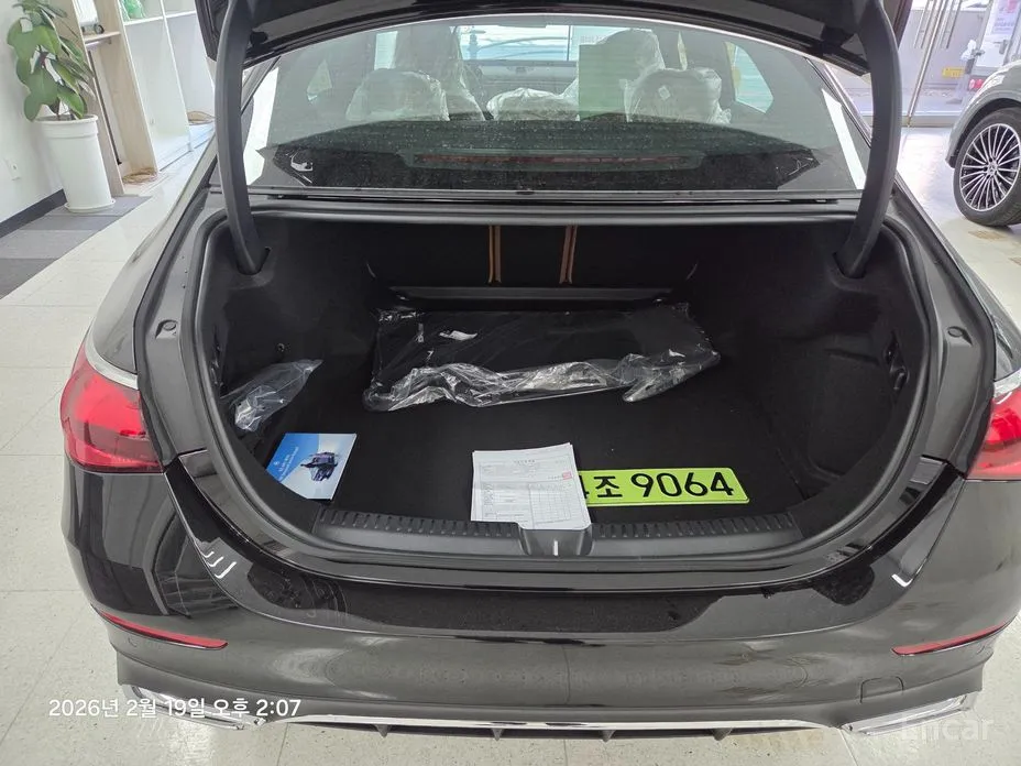 Фото 18 - Mercedes-Benz E-Class