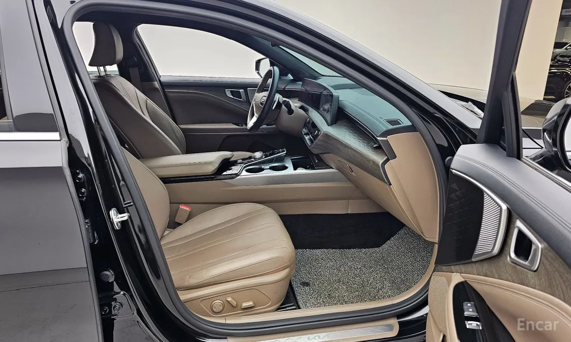 Photo 11 - Kia K8