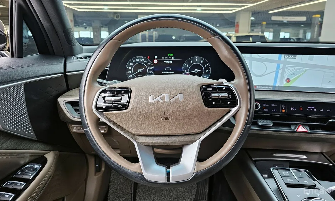 Photo 13 - Kia K8
