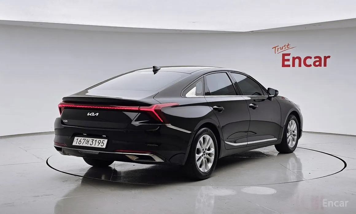Photo 2 - Kia K8