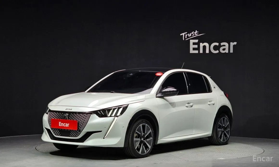 Фото 1 - Peugeot 208