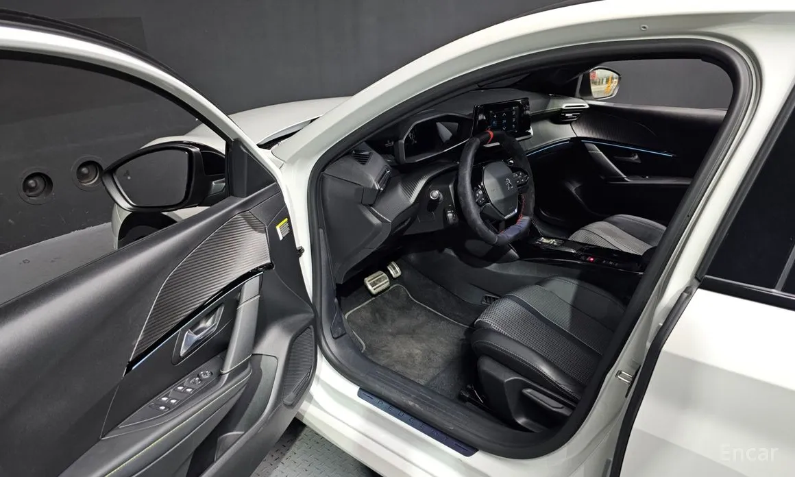 Фото 10 - Peugeot 208