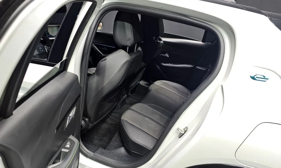 Фото 12 - Peugeot 208