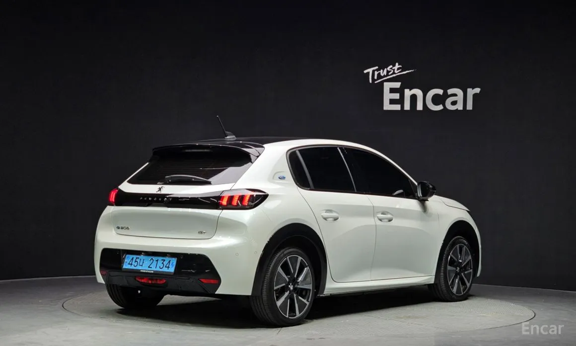 Фото 2 - Peugeot 208