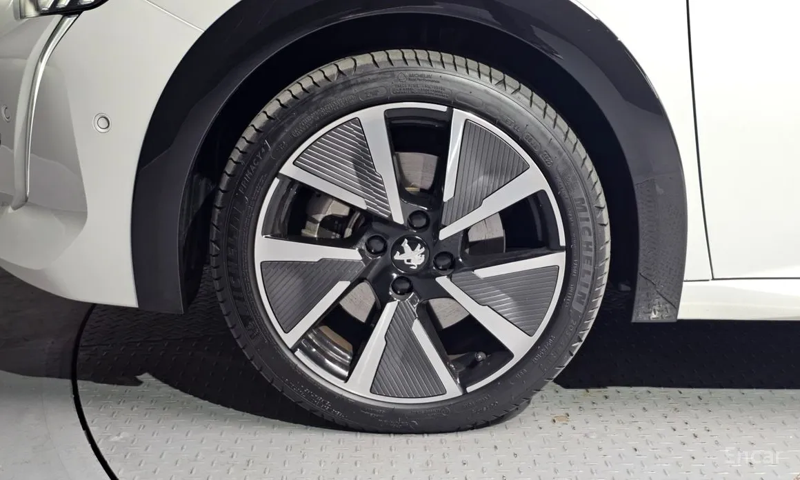 Фото 5 - Peugeot 208