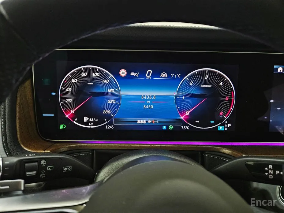 Фото 9 - Mercedes-Benz G-Class