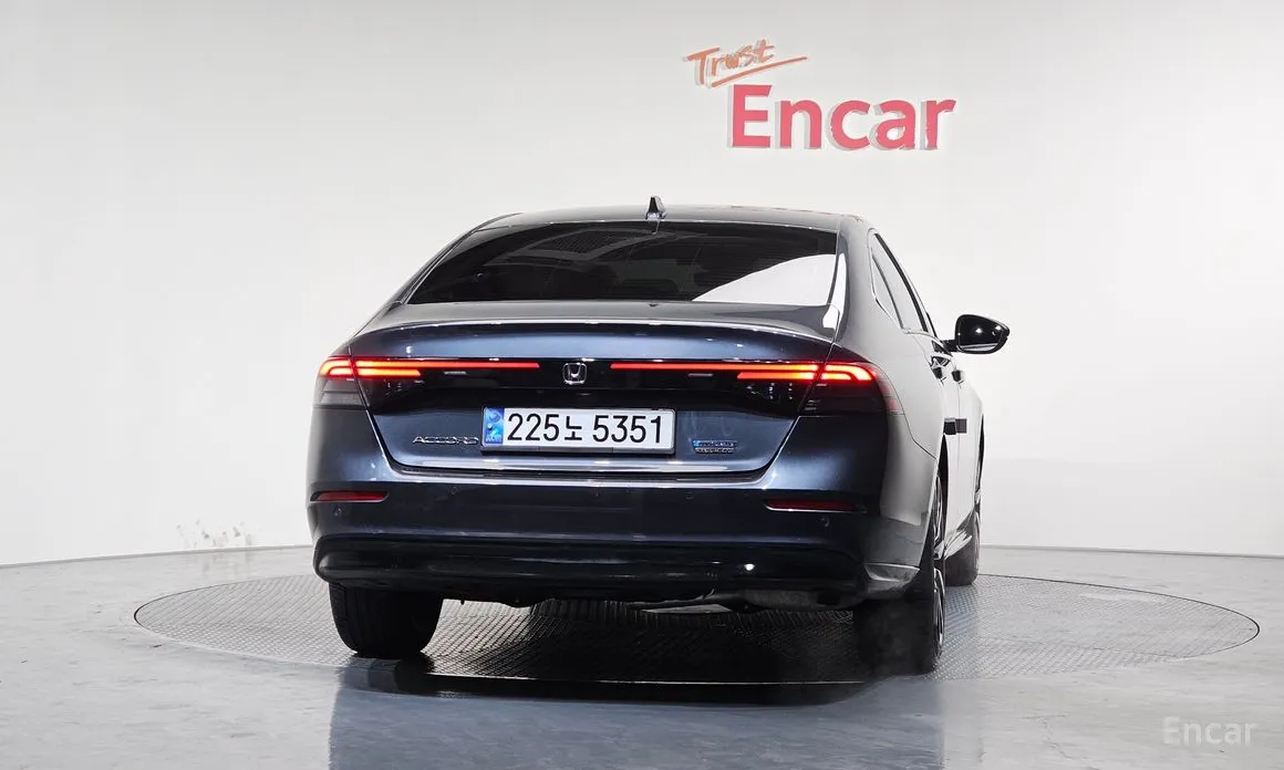 Фото 4 - Honda Accord