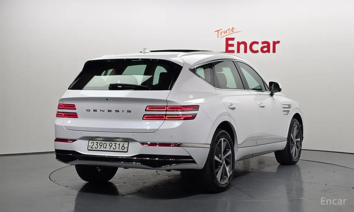 Фото 2 - Genesis GV80