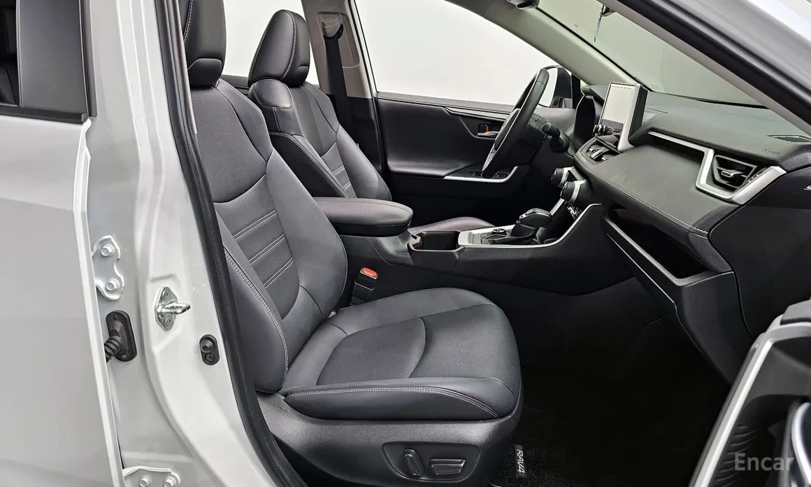 Фото 10 - Toyota RAV4