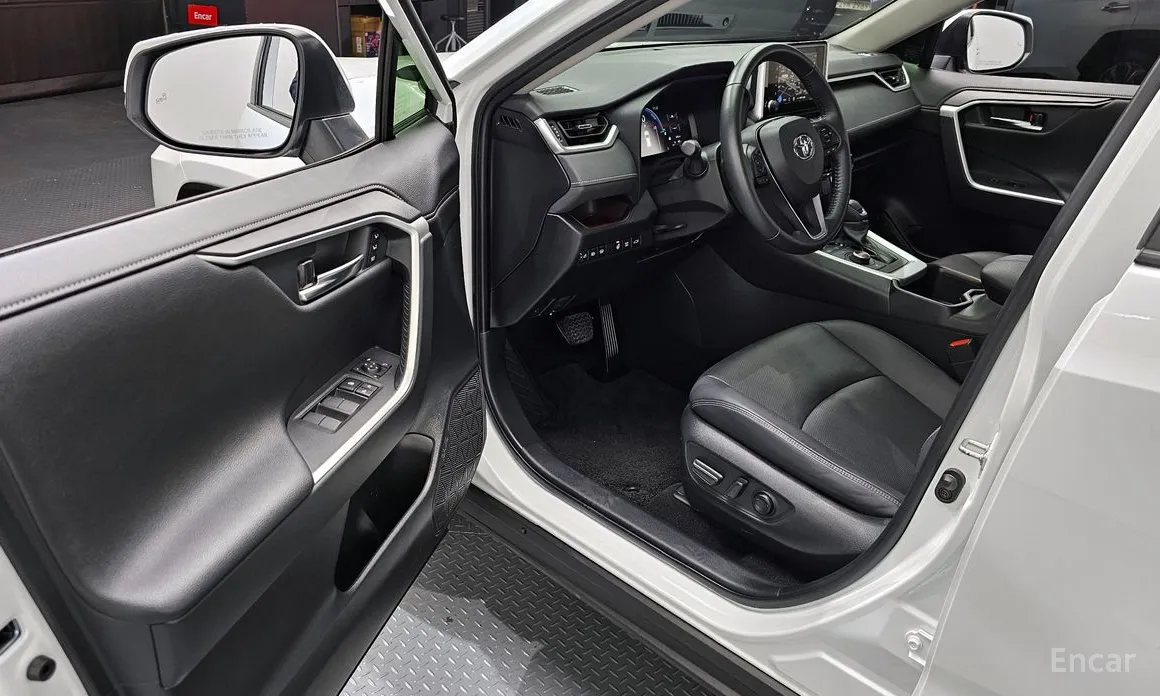 Фото 11 - Toyota RAV4