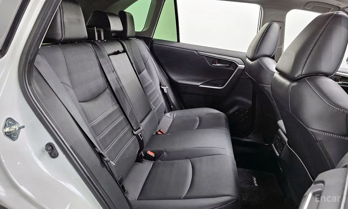 Фото 12 - Toyota RAV4