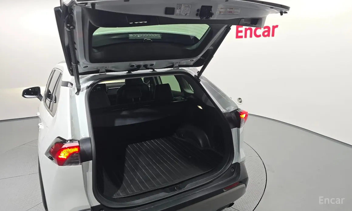 Фото 20 - Toyota RAV4