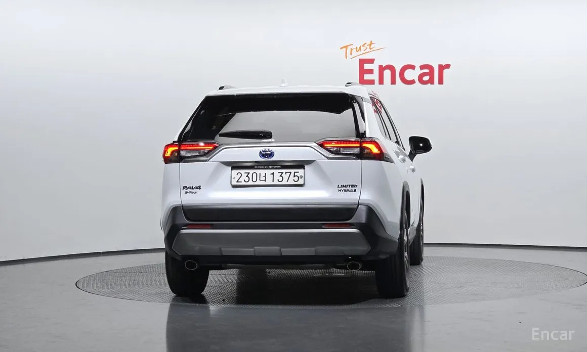 Фото 4 - Toyota RAV4