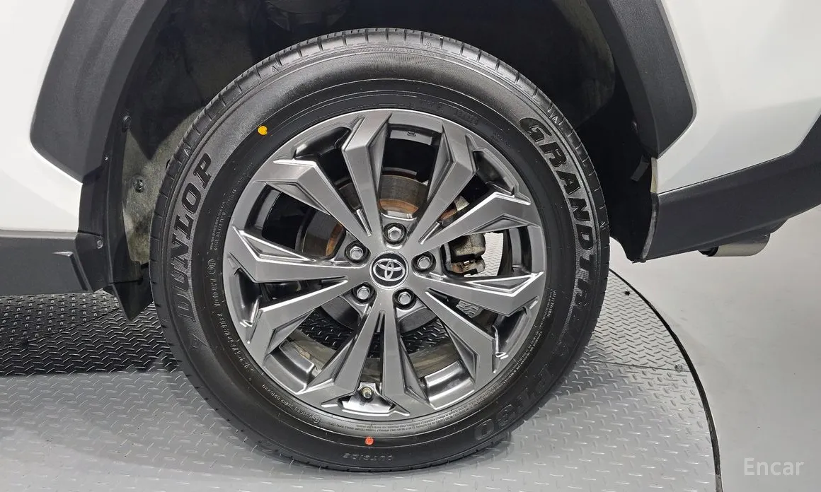 Фото 5 - Toyota RAV4