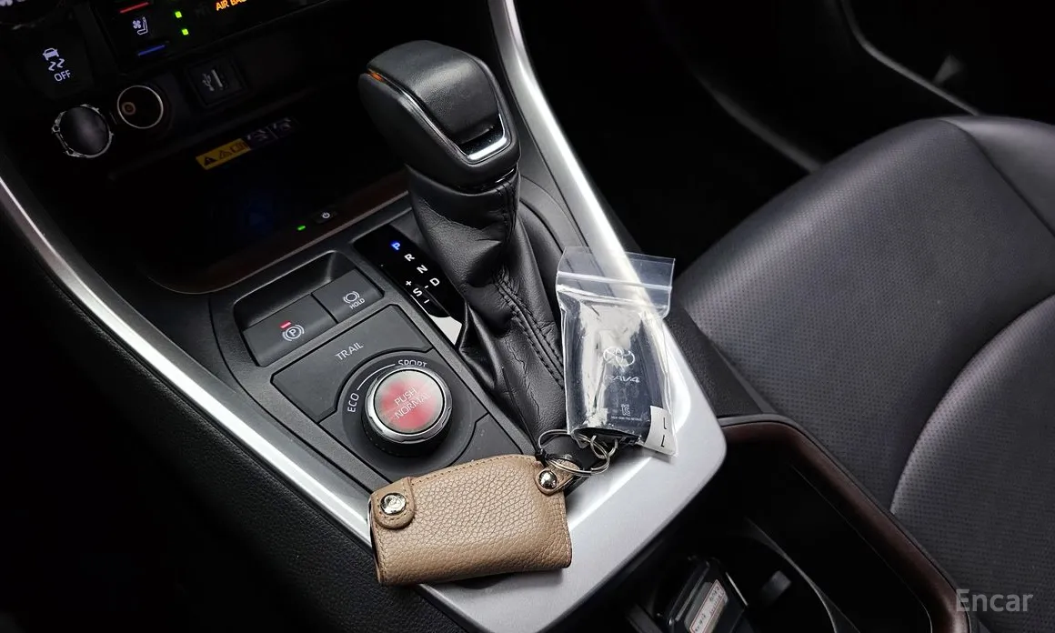 Фото 9 - Toyota RAV4