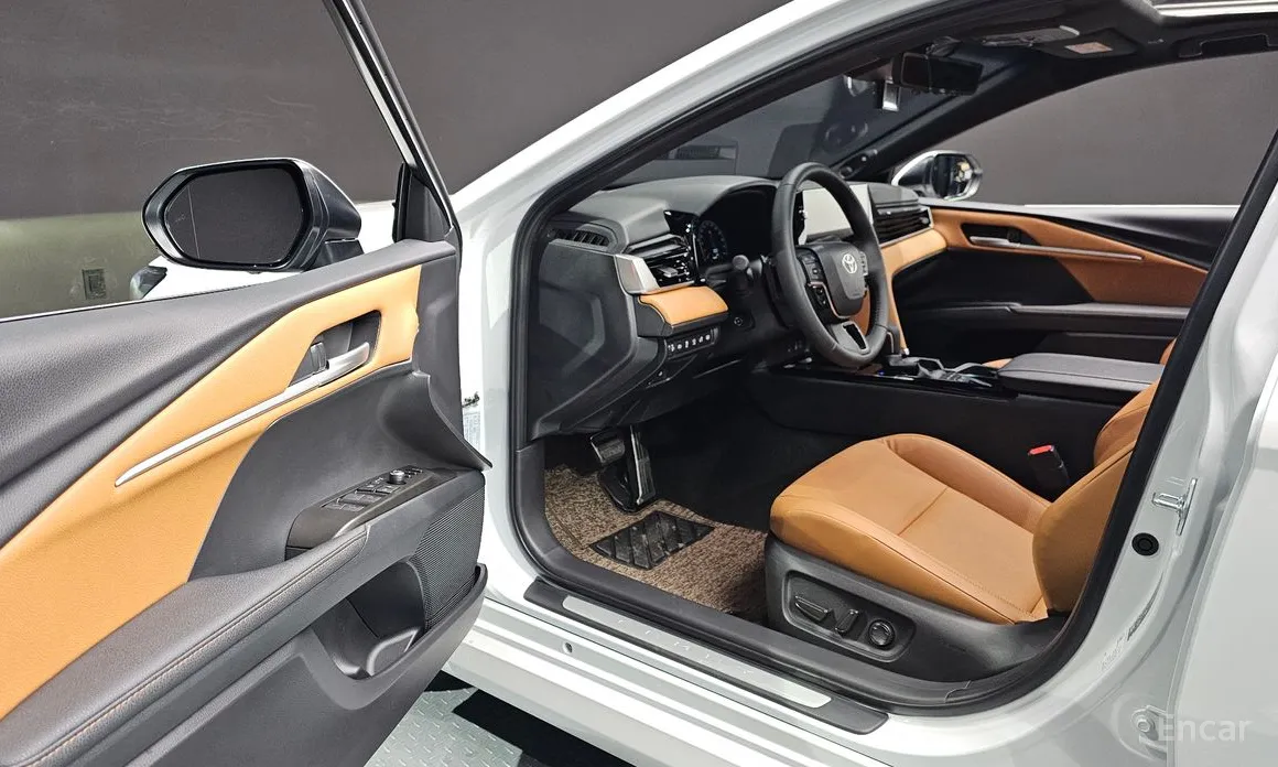 Фото 11 - Toyota Camry