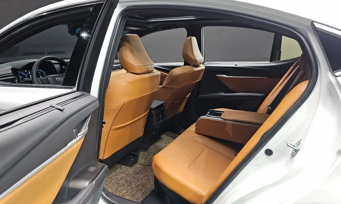 Фото 12 - Toyota Camry