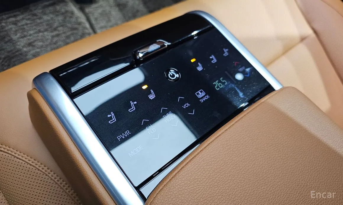 Фото 19 - Toyota Camry