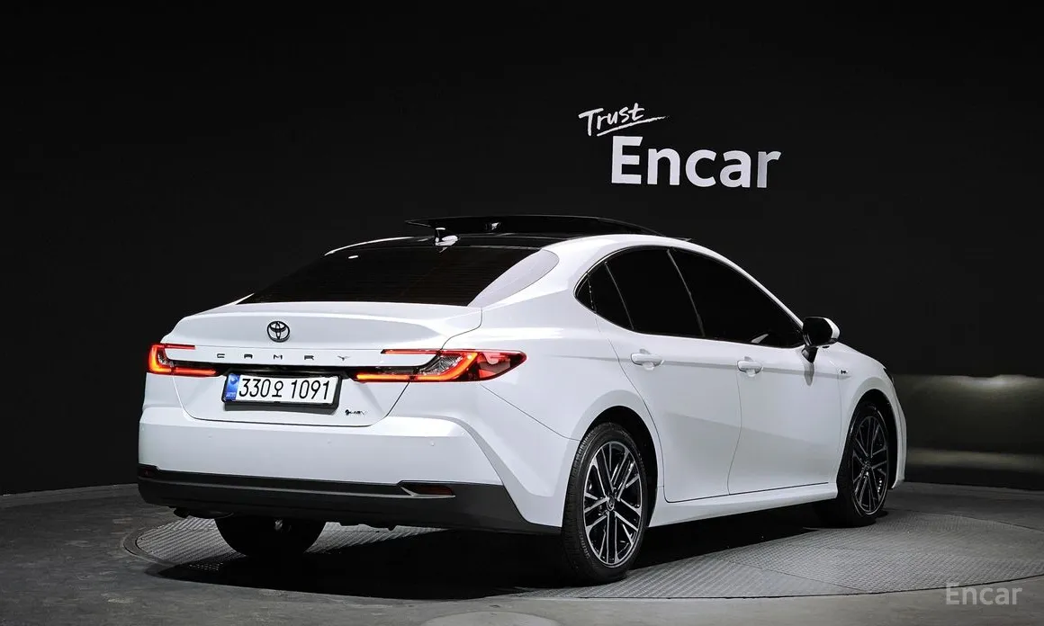 Фото 2 - Toyota Camry