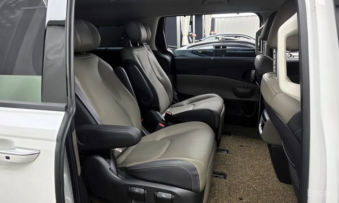 Фото 12 - Kia Carnival