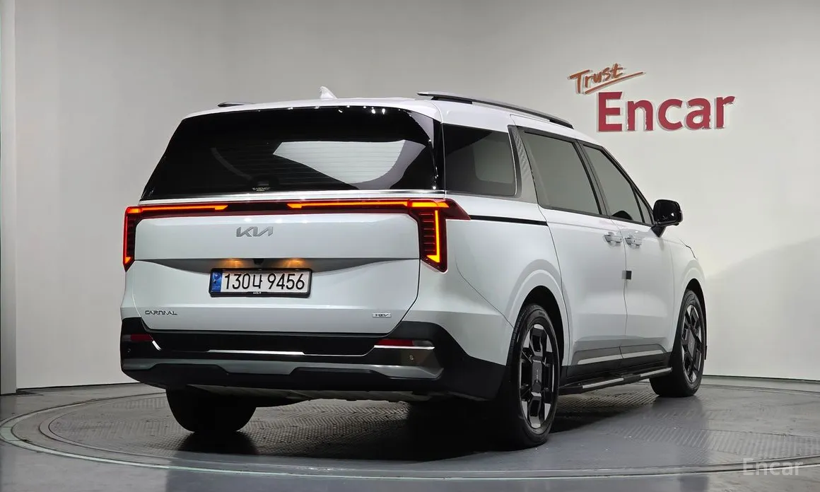 Фото 2 - Kia Carnival