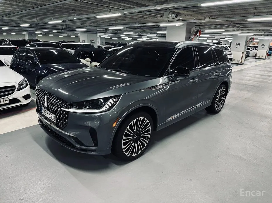 Photo 1 - Lincoln Aviator