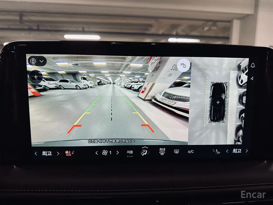 Photo 16 - Lincoln Aviator