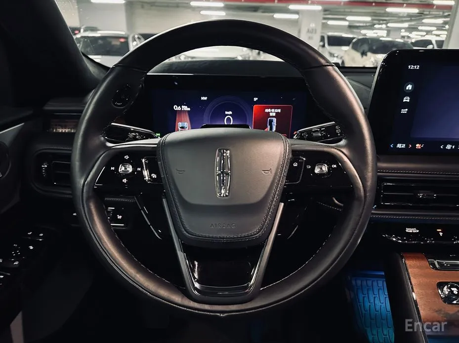 Photo 17 - Lincoln Aviator