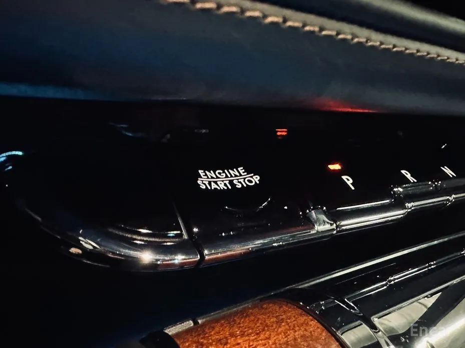 Photo 9 - Lincoln Aviator