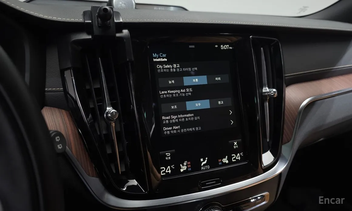 Фото 15 - Volvo V60