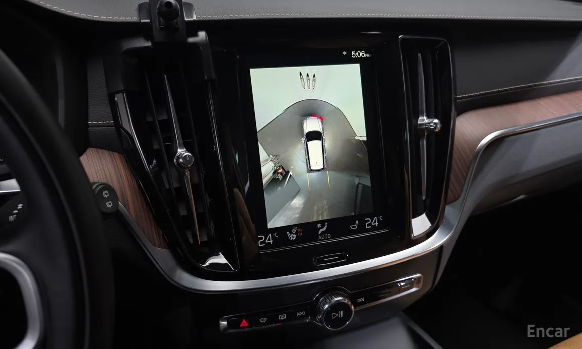 Фото 16 - Volvo V60