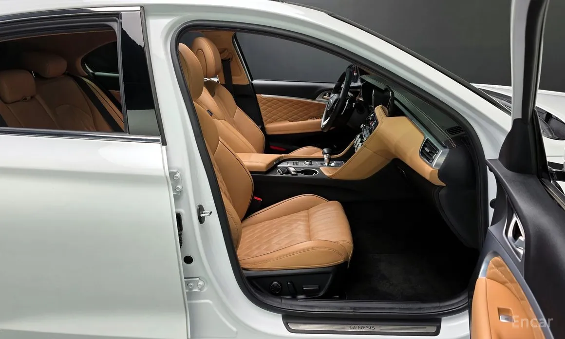 Фото 10 - Genesis G70